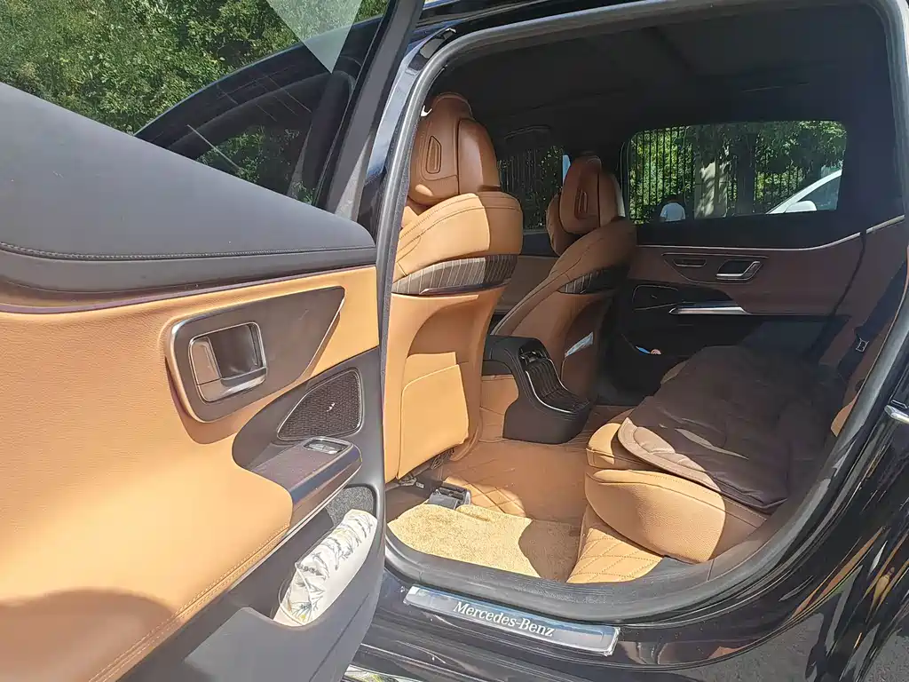 Mercedes-Benz E-Class — миниатюра 16