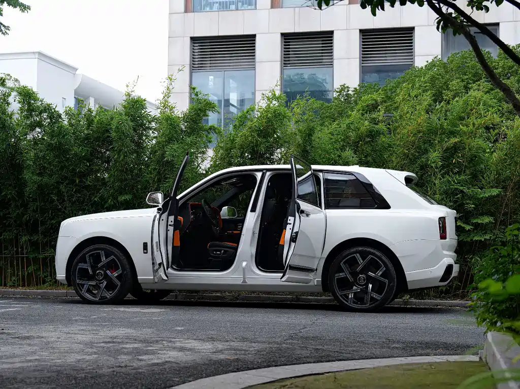Rolls-Royce Cullinan — миниатюра 2