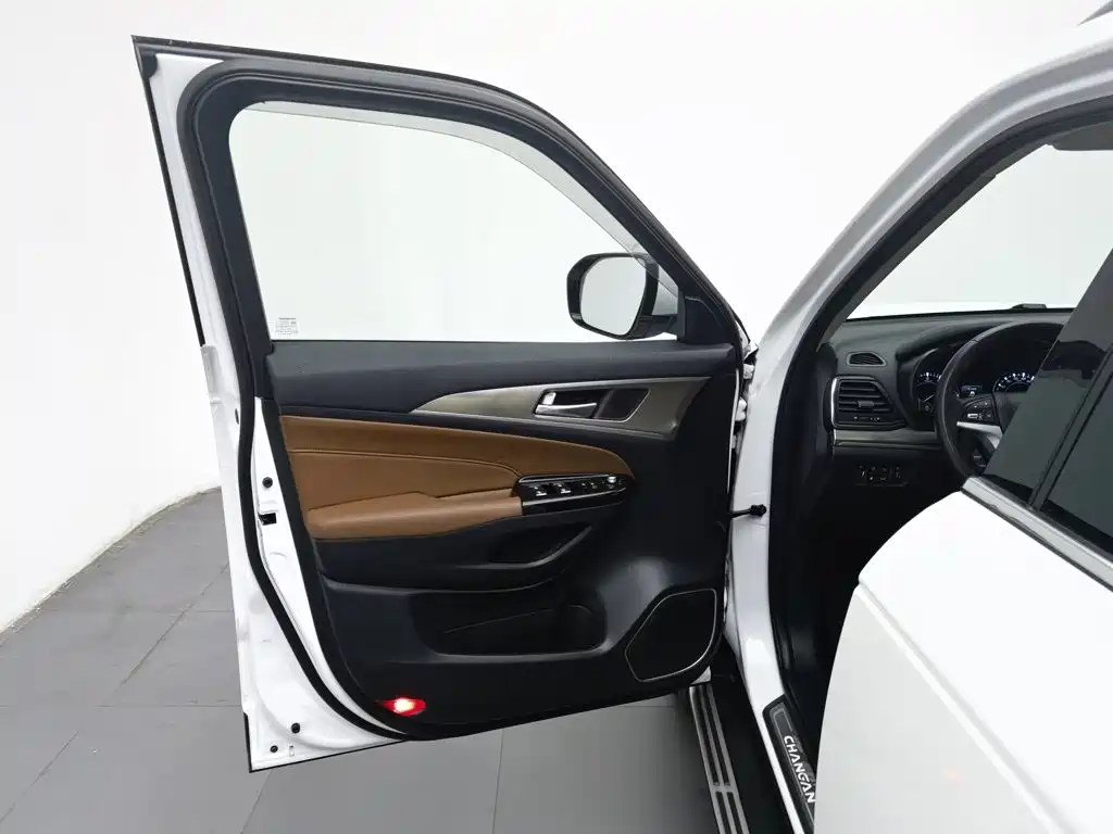 Changan CS95 — миниатюра 8