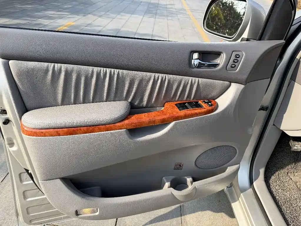 Toyota Sienna — миниатюра 21