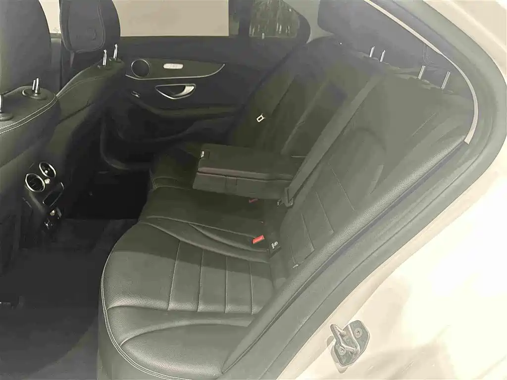 Mercedes-Benz C-Class — миниатюра 13