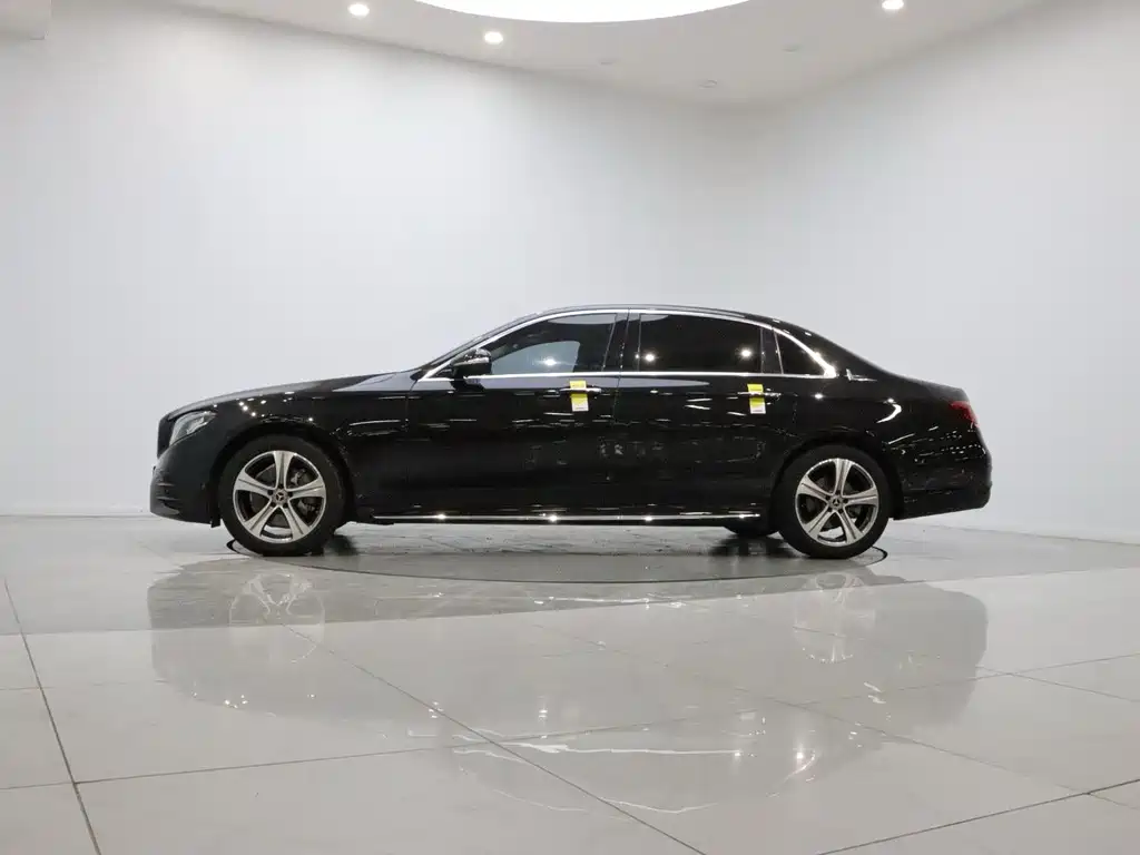 Mercedes-Benz E-Class — миниатюра 8