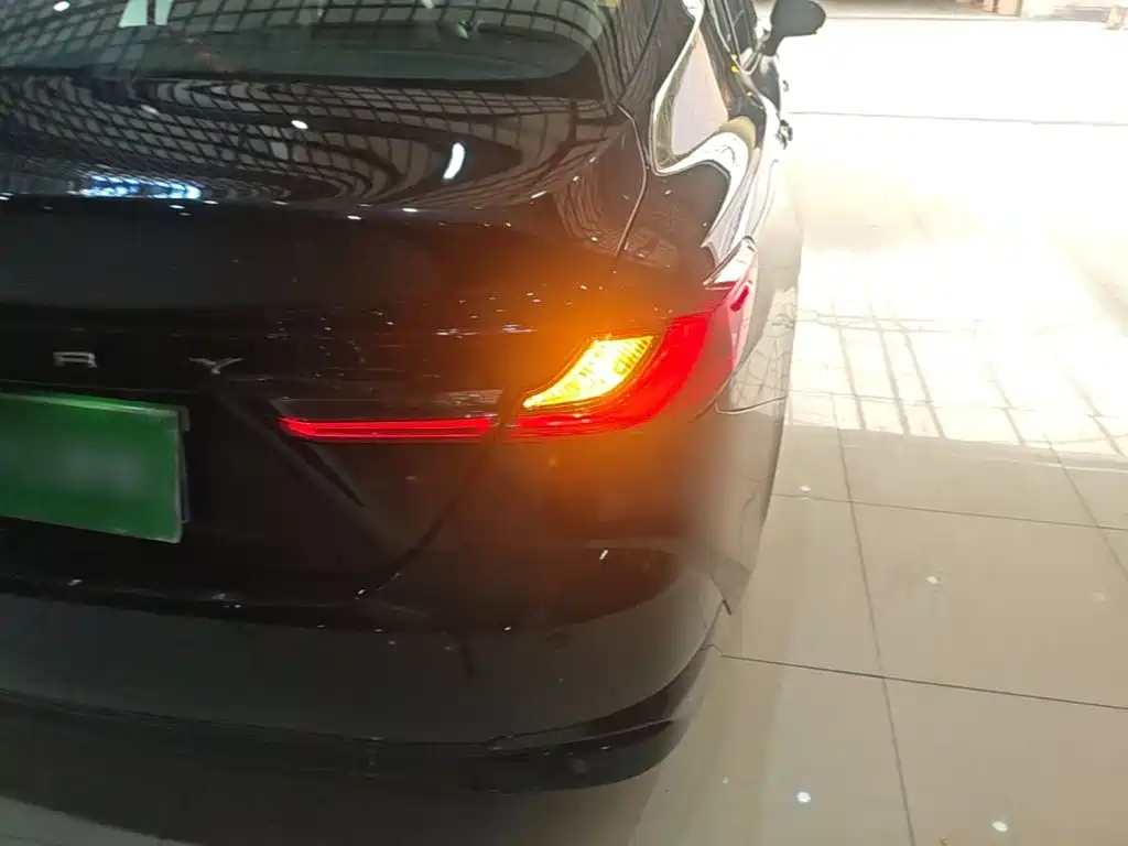 Toyota Camry — миниатюра 8