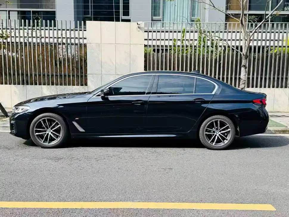 BMW 5 Series — миниатюра 2