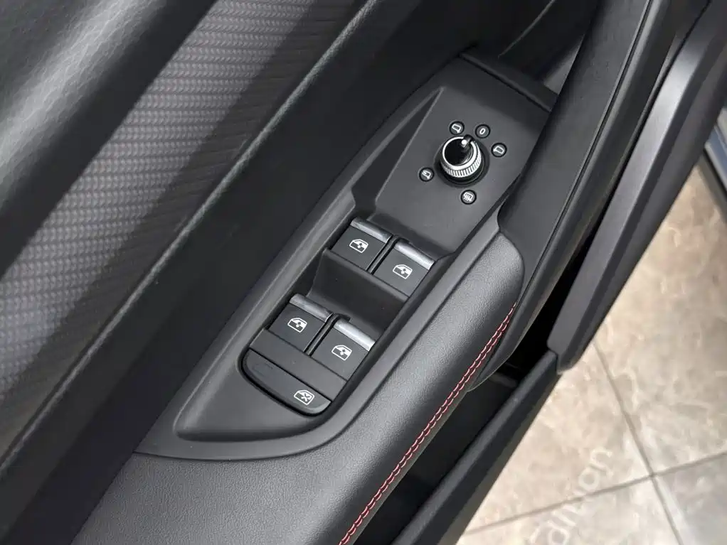 Audi Q5L — миниатюра 15