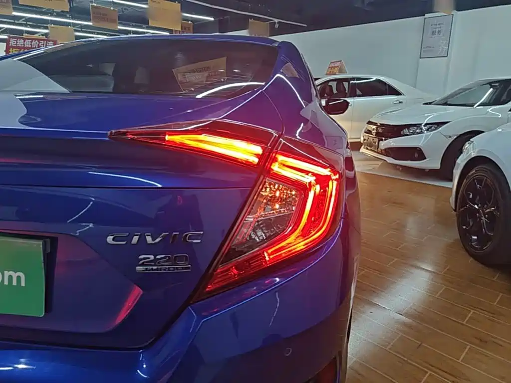 Honda Civic — миниатюра 8