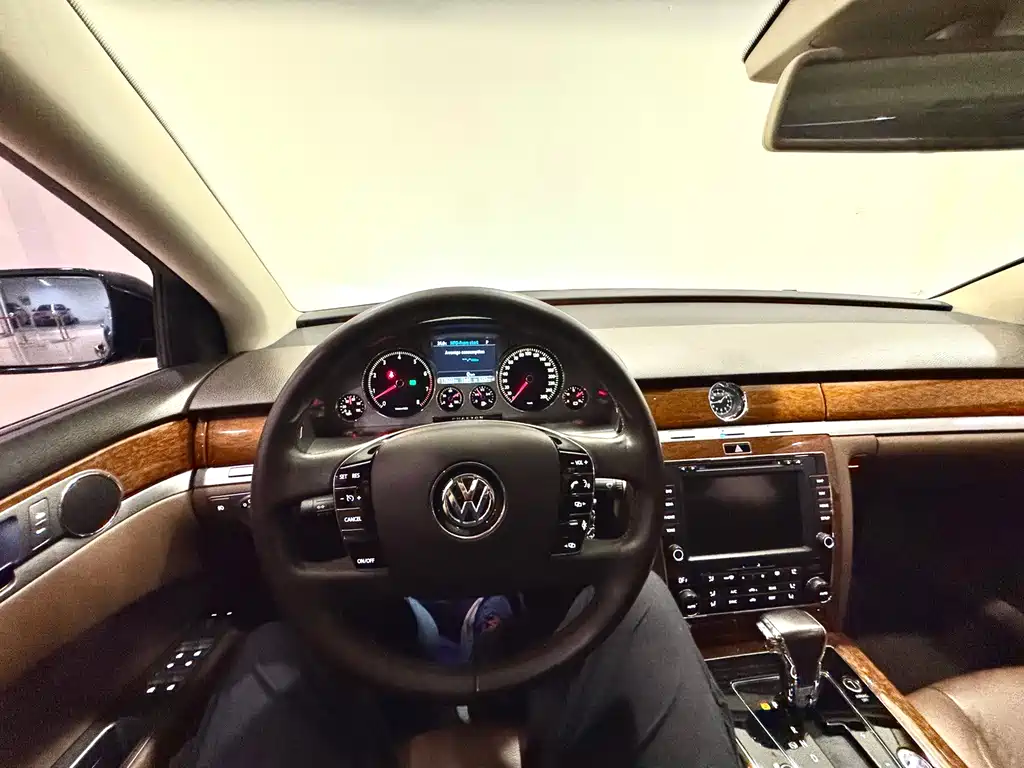 Volkswagen Phaeton — миниатюра 8