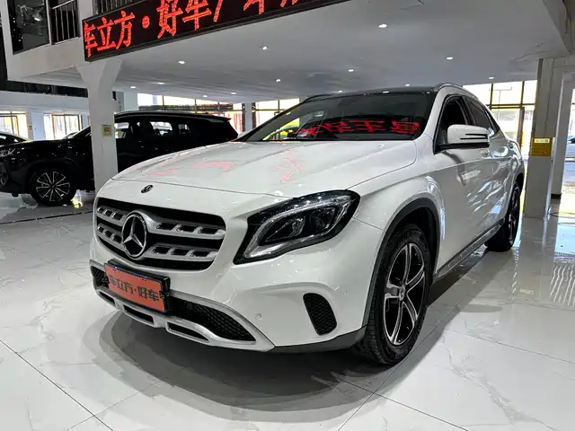 MERCEDES-BENZ GLA
