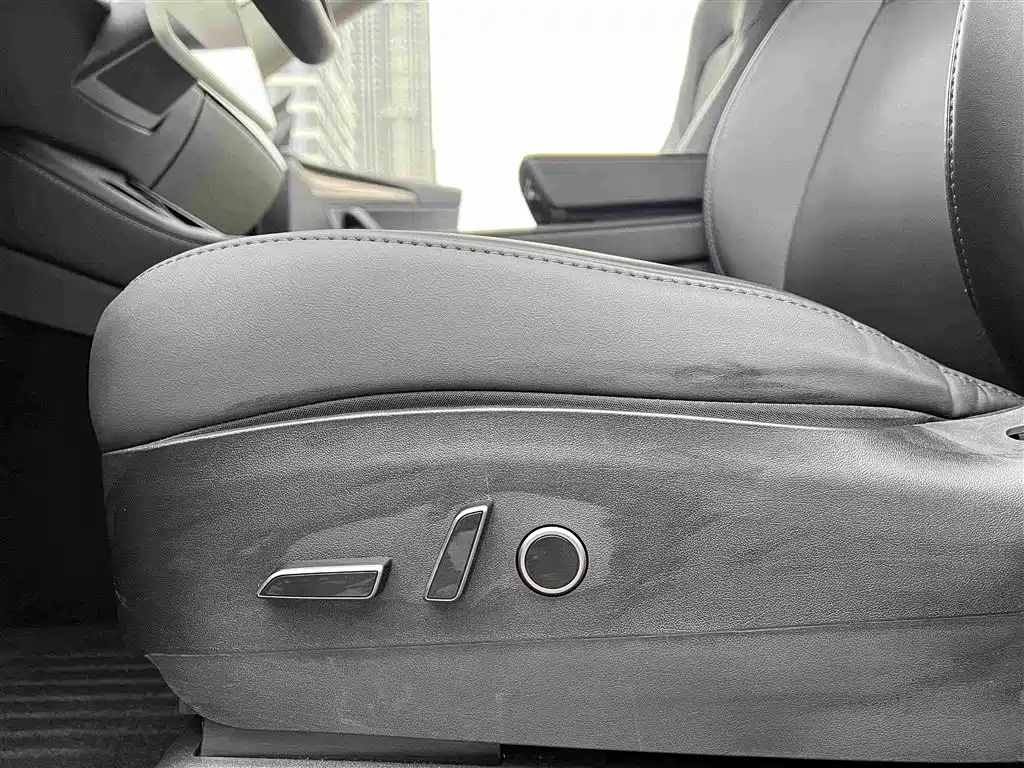 Tesla Model Y — миниатюра 22