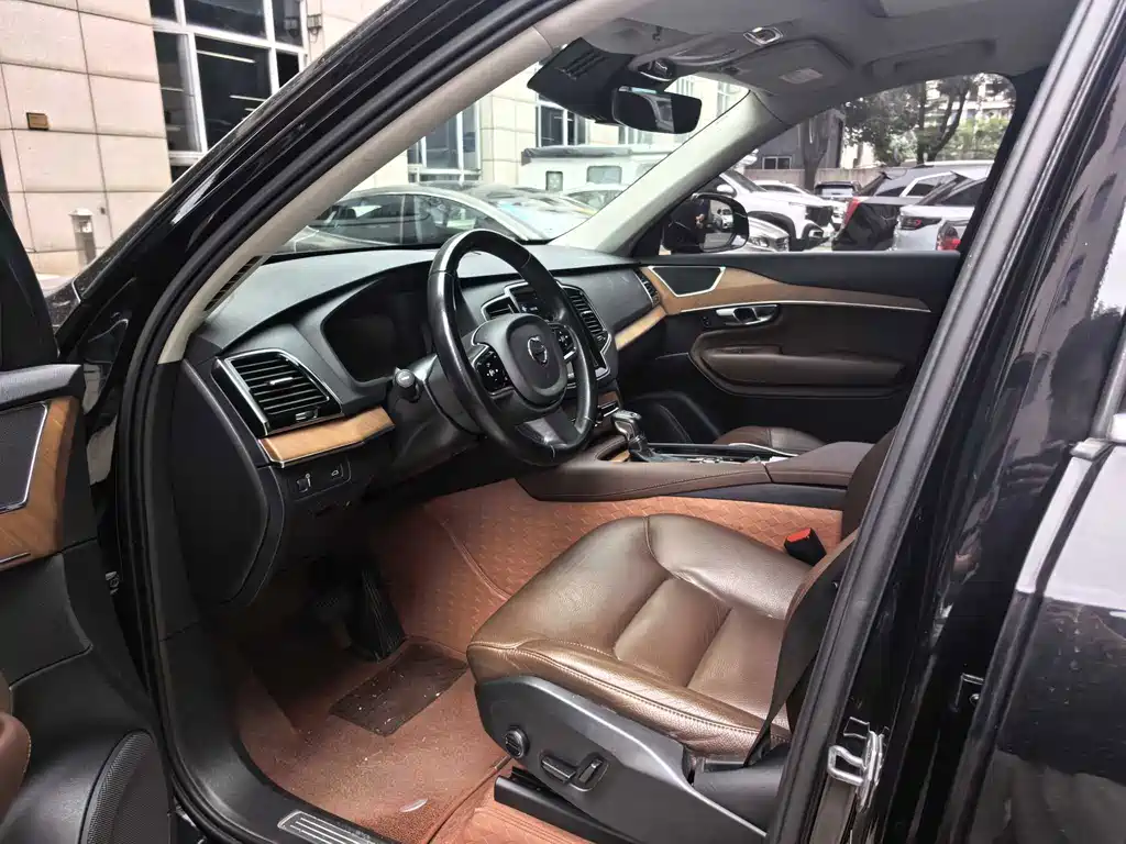 Volvo XC90 — миниатюра 20