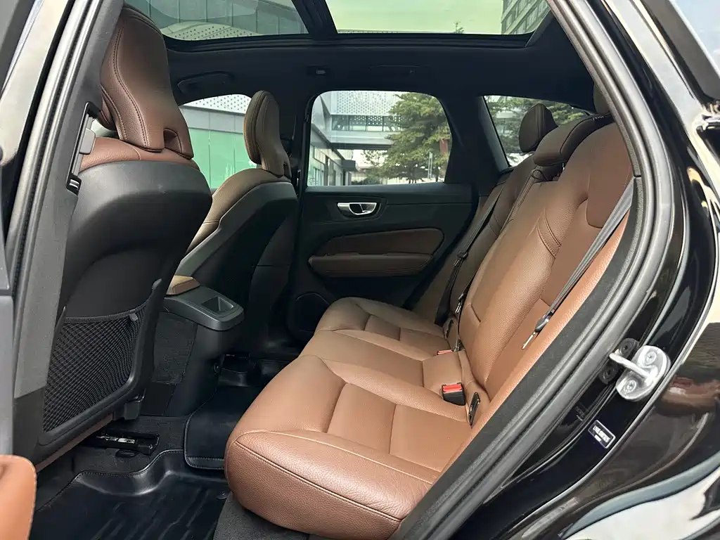 Volvo XC60 — миниатюра 6