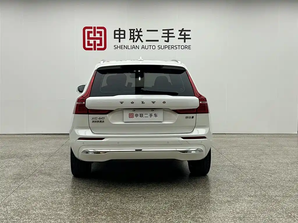 Volvo XC60 2024 B5 Luxury