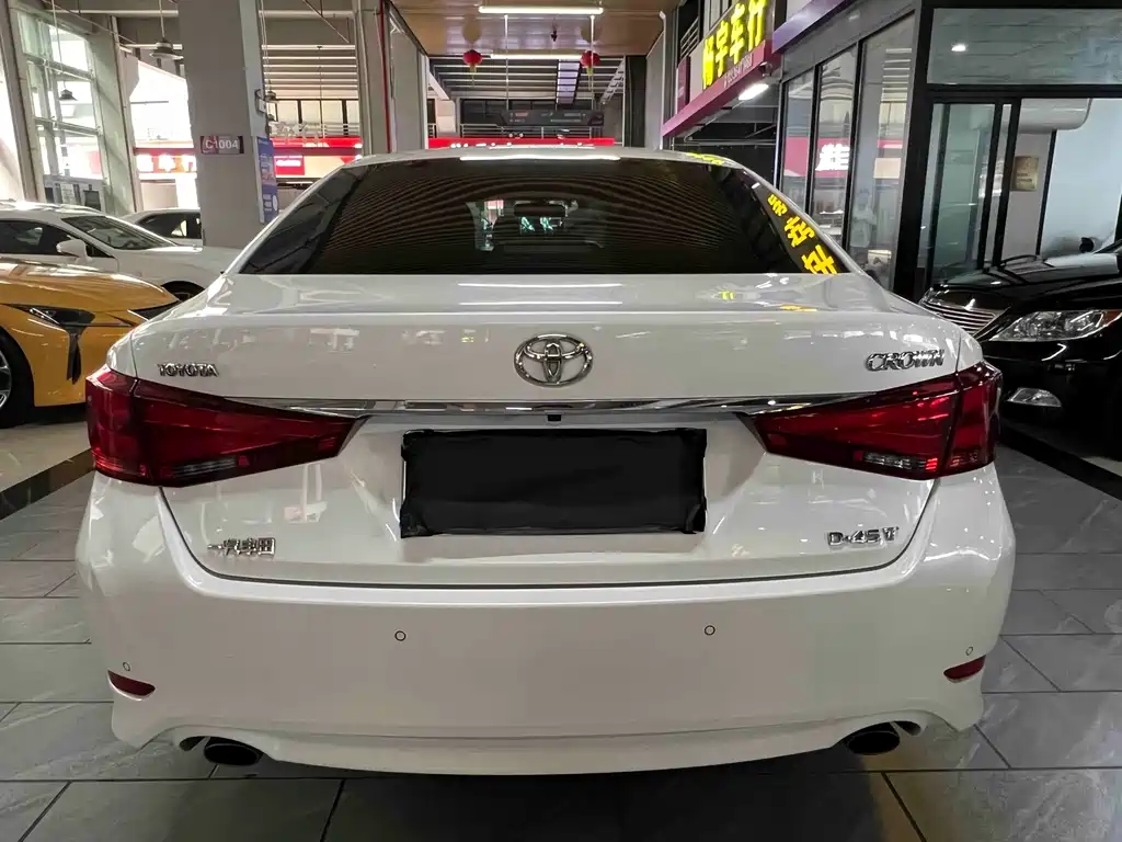 Toyota Crown — миниатюра 3