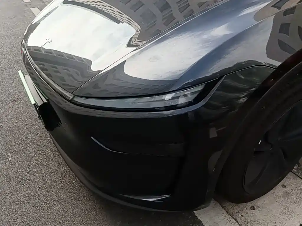 Tesla Model Y — миниатюра 24