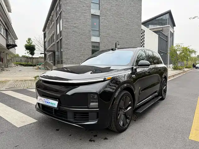 Li Auto IDEAL L8 2025
