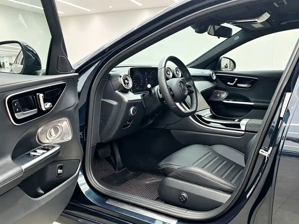 Mercedes-Benz C-Class — миниатюра 4