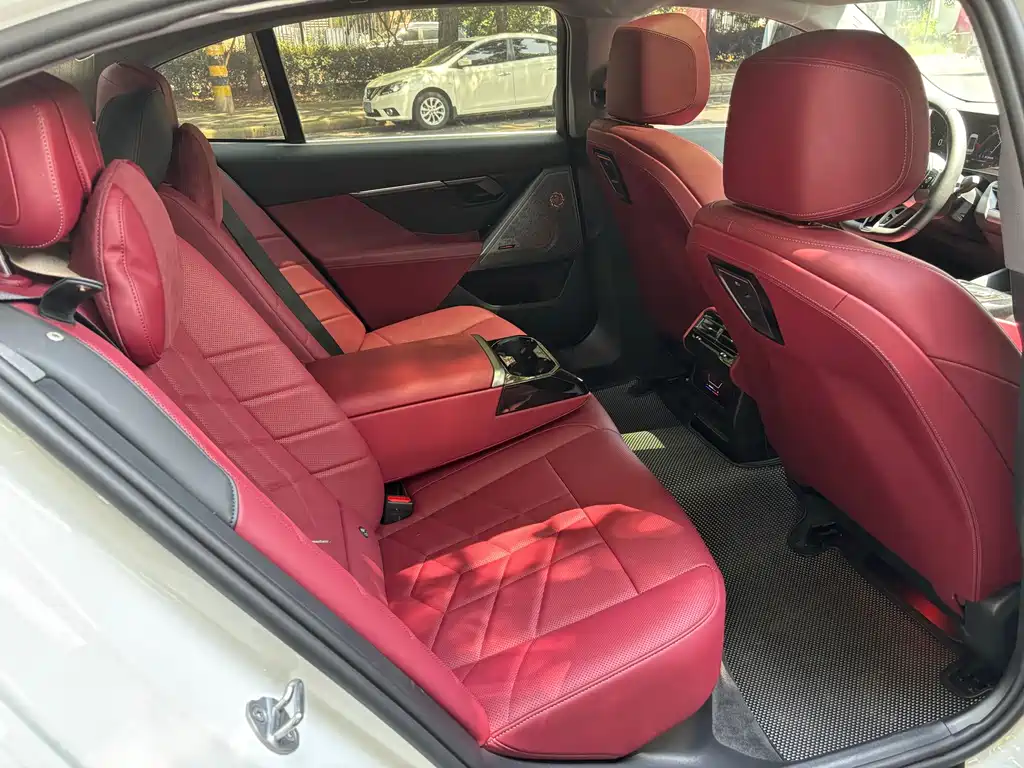 BMW 5 Series — миниатюра 17