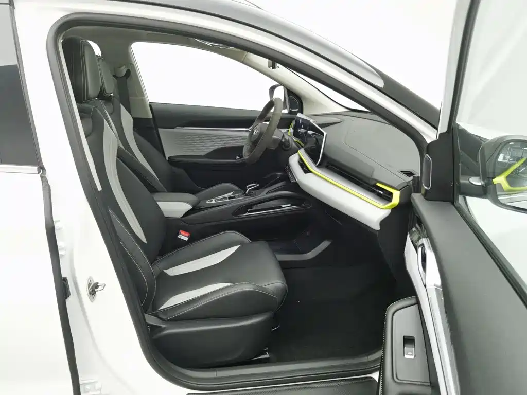 Geely Binyue — миниатюра 23