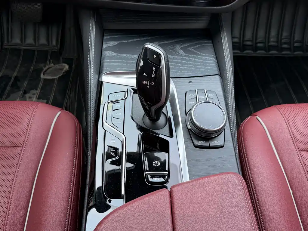 BMW 5 Series New Energy — миниатюра 9