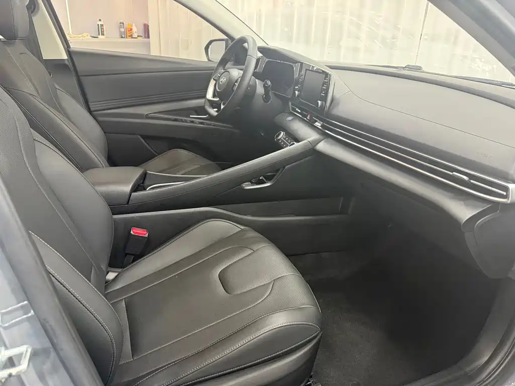 Hyundai Elantra — миниатюра 6