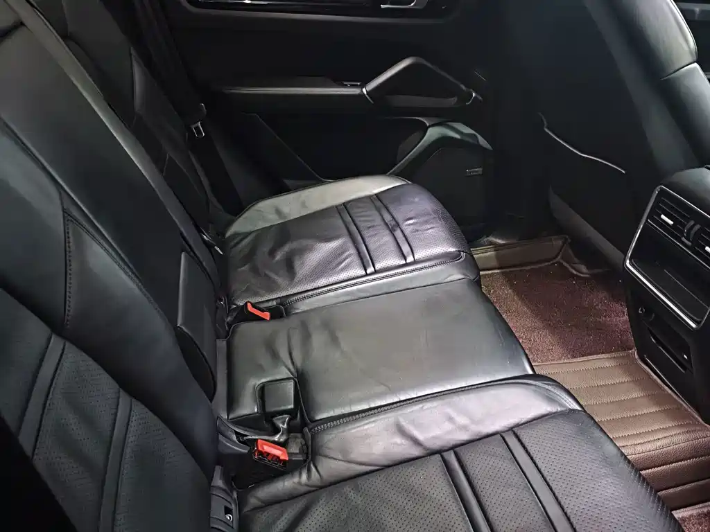 Porsche Cayenne — миниатюра 8
