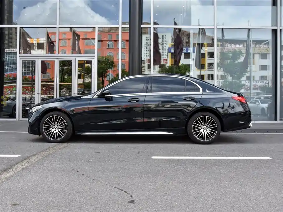 Mercedes-Benz C-Class — миниатюра 3