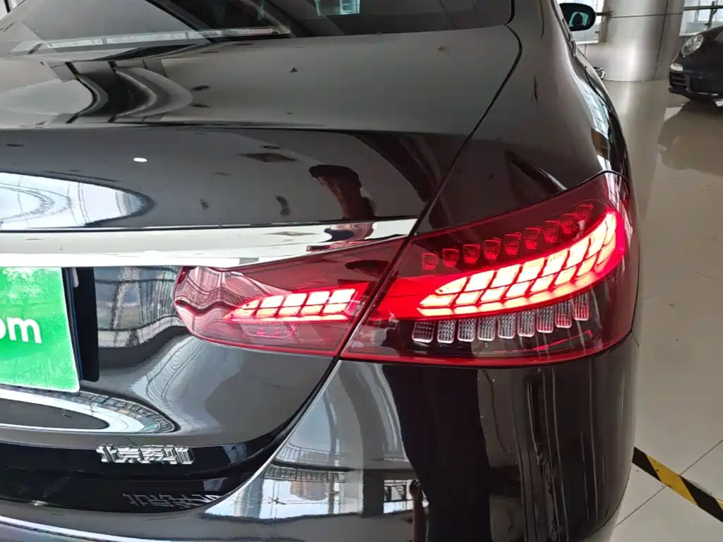 Mercedes-Benz E-Class — миниатюра 8