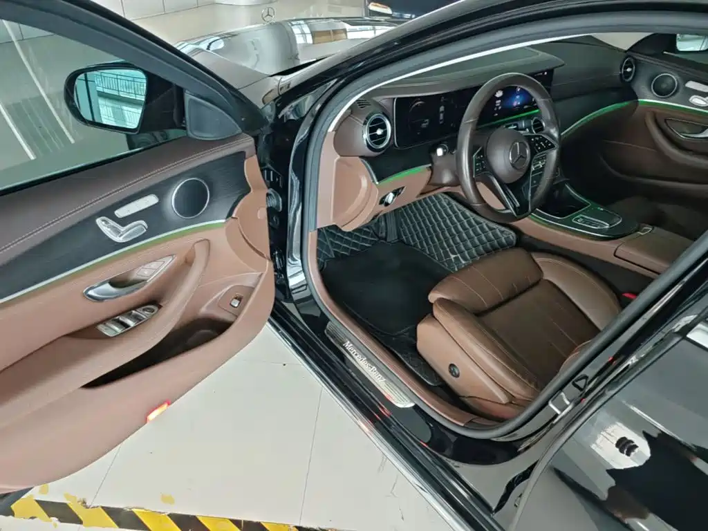 Mercedes-Benz E-Class — миниатюра 16