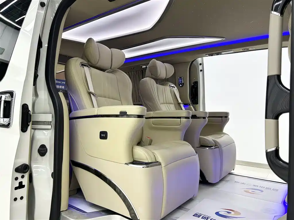 Toyota Granvia 2023 3.5L AT