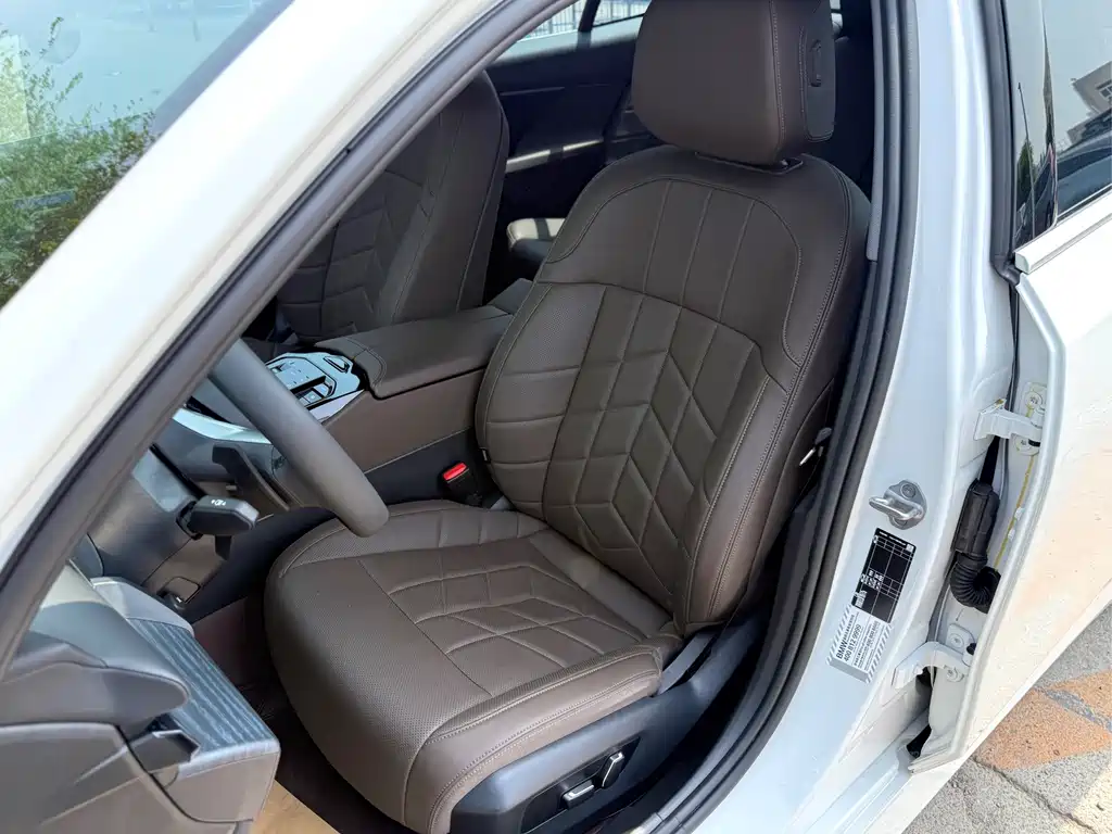 BMW 5 Series — миниатюра 10