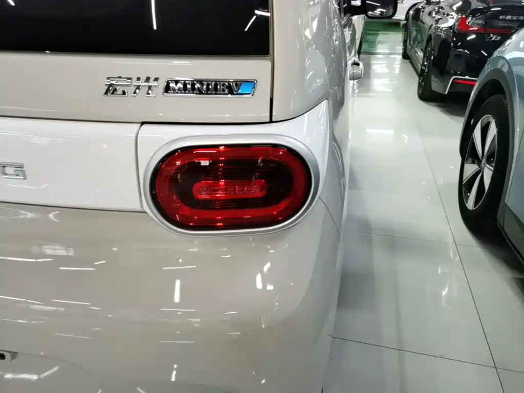 Wuling MINIEV — миниатюра 8