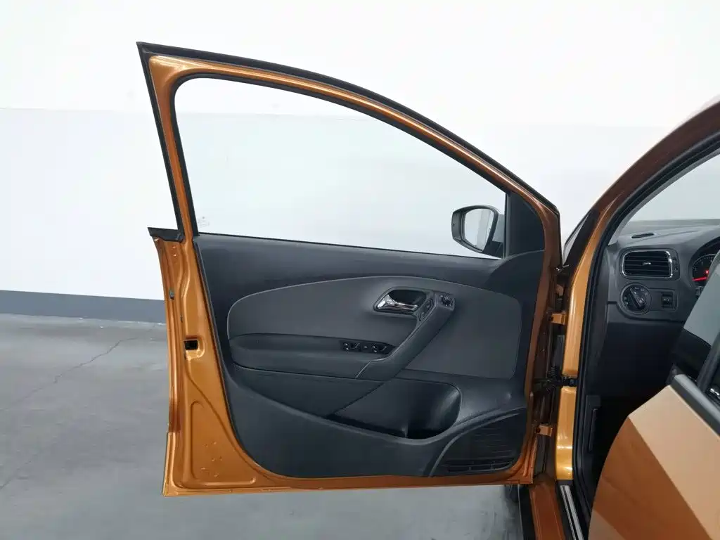 Volkswagen Polo — миниатюра 8