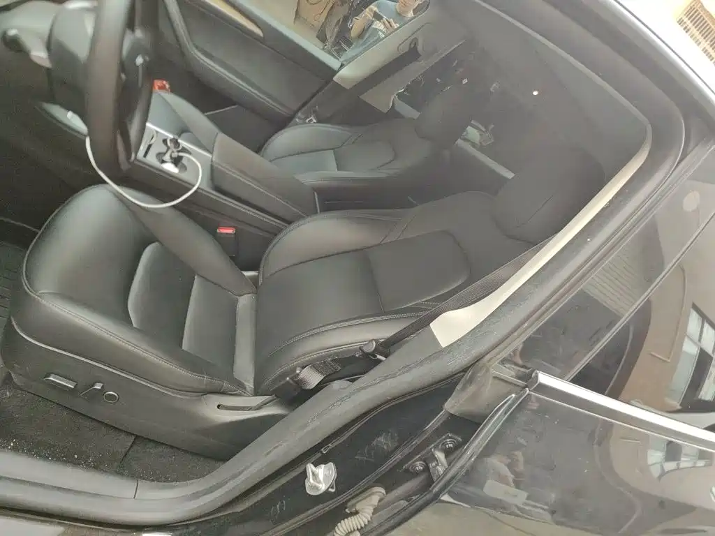 Tesla Model Y — миниатюра 11