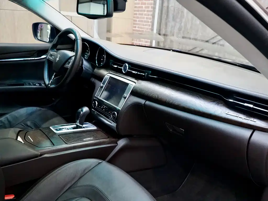 Maserati Quattroporte — миниатюра 8