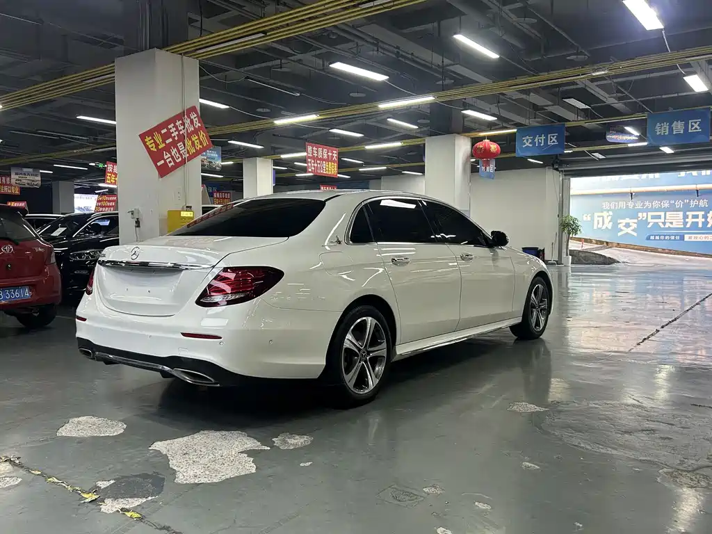 Mercedes-Benz E-Class — миниатюра 9