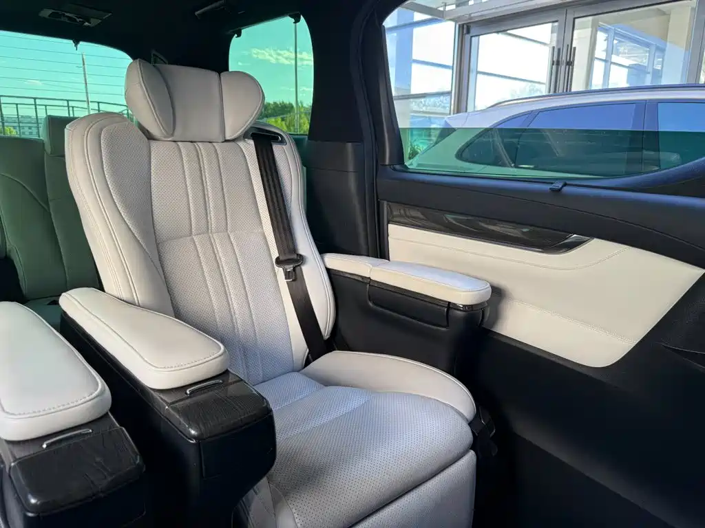 Toyota Vellfire — миниатюра 41
