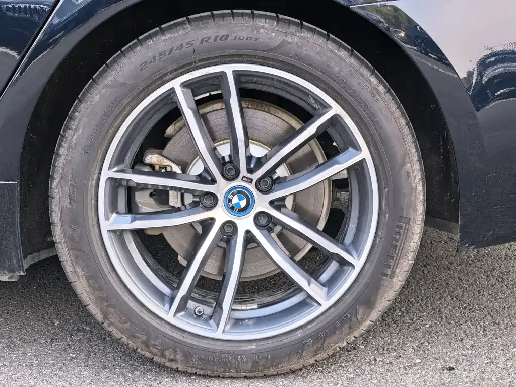 BMW 5 Series New Energy — миниатюра 6