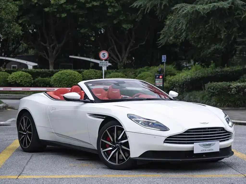 Aston Martin DB11 — миниатюра 4