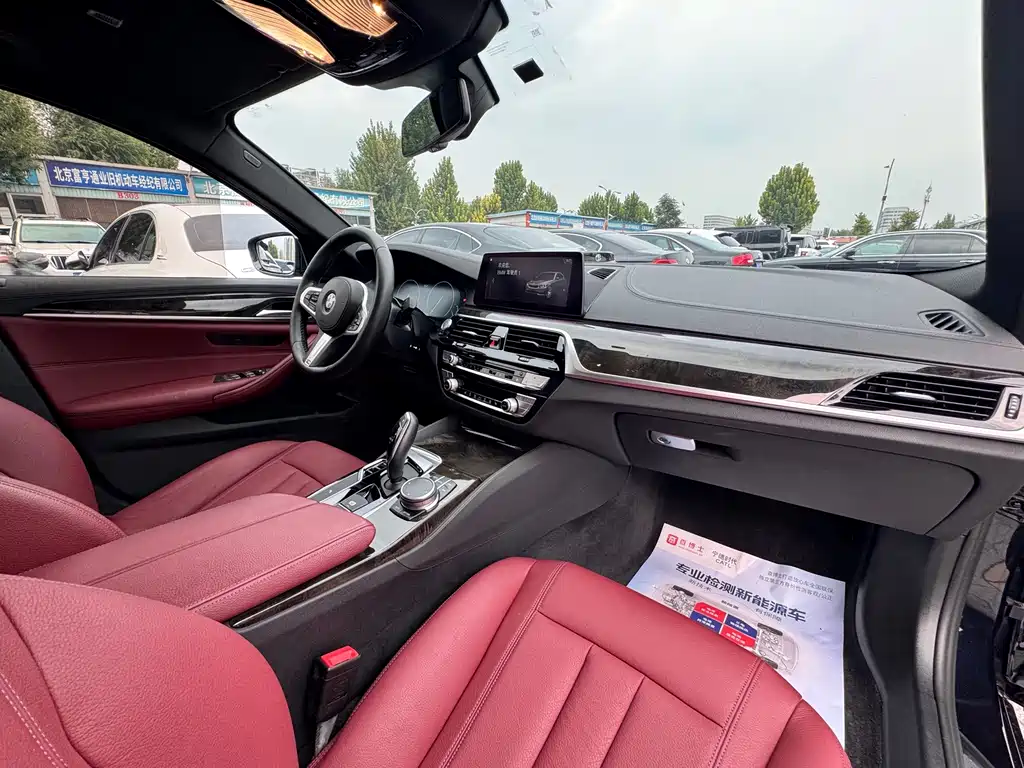 BMW 5 Series — миниатюра 7