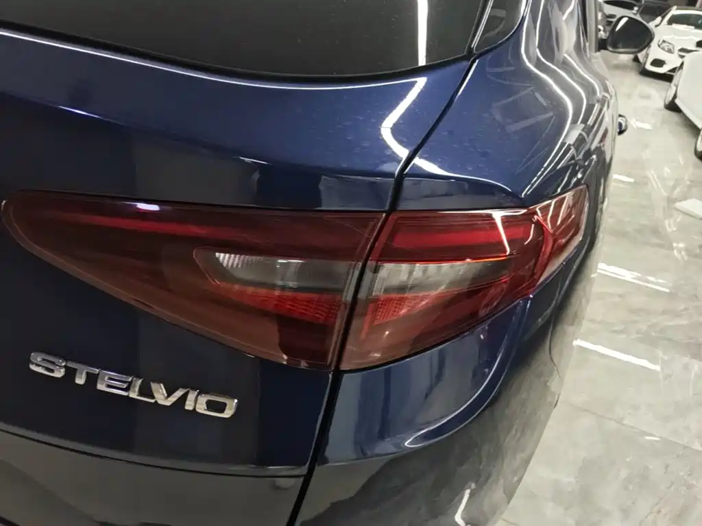 Alfa Romeo Stelvio — миниатюра 8