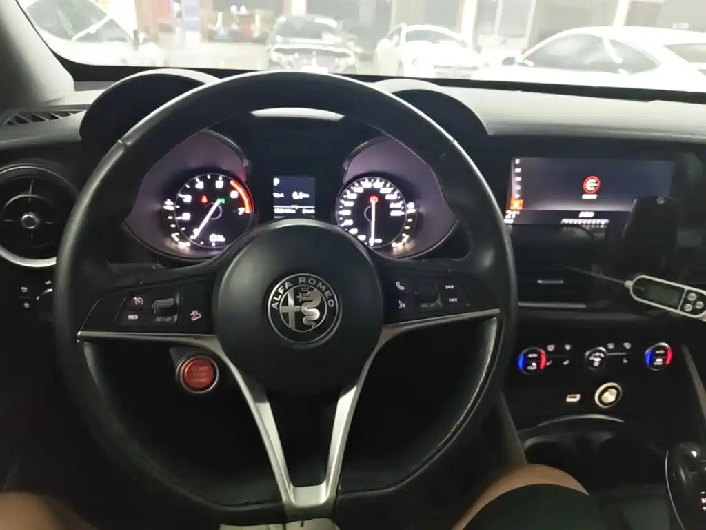 Alfa Romeo Stelvio — миниатюра 11