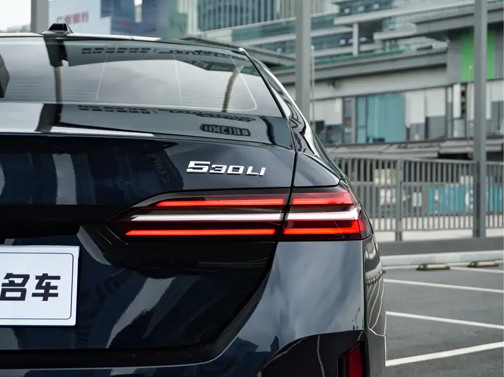 BMW 5 Series — миниатюра 7