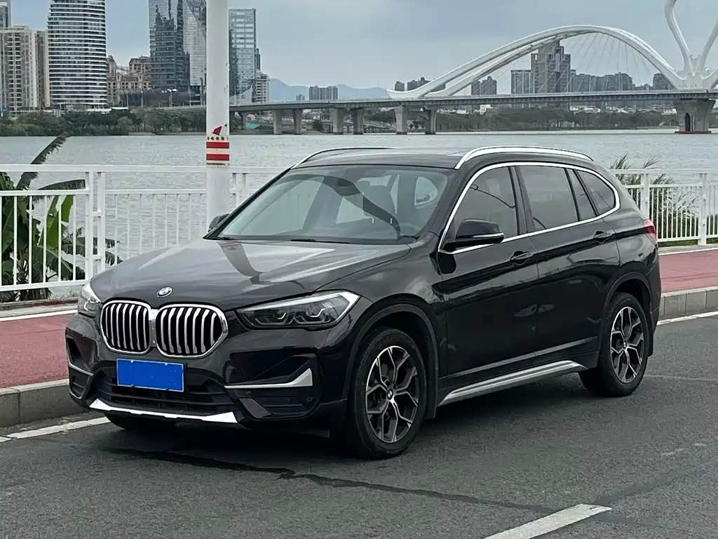 Купить BMW X1