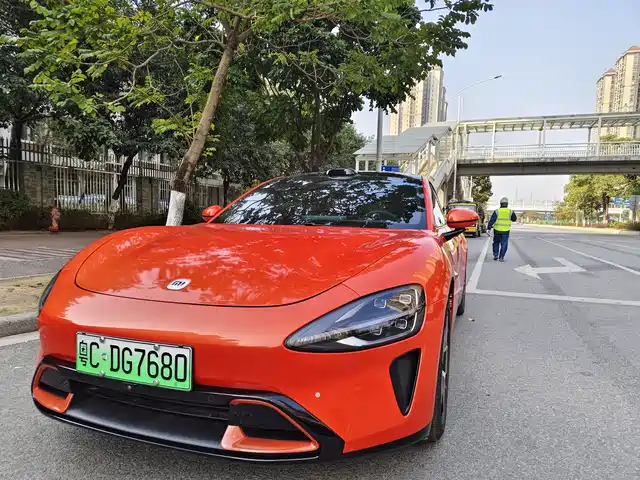 XIAOMI CAR XIAOMI SU7 2025