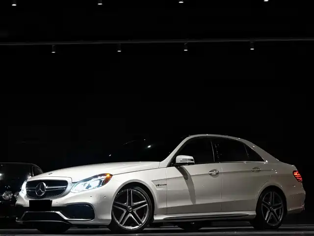 Mercedes-Benz E-Class — фото 1