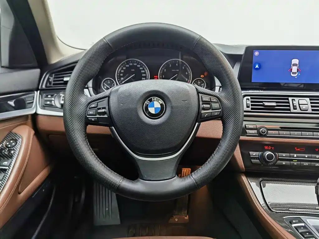 BMW 5 Series — миниатюра 11
