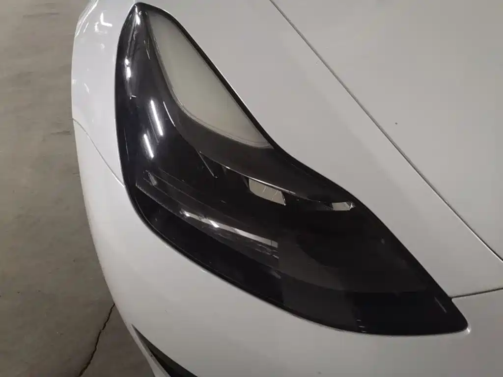 Tesla Model 3 — миниатюра 8