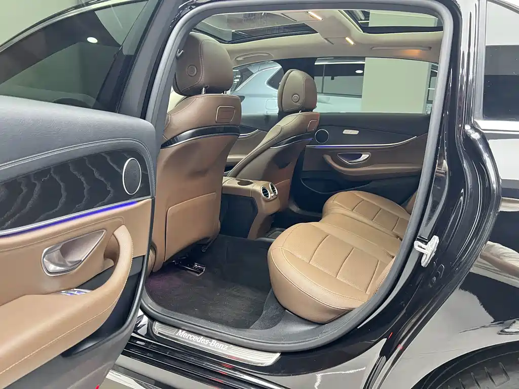 Mercedes-Benz E-Class — миниатюра 5