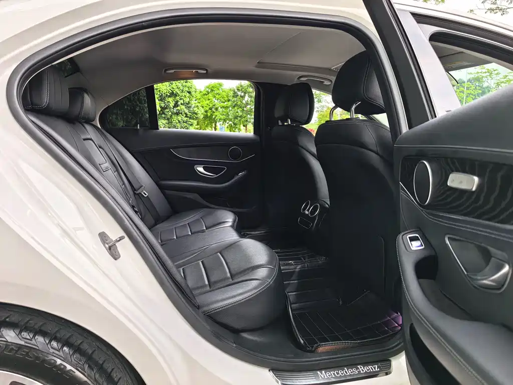 Mercedes-Benz C-Class — миниатюра 10