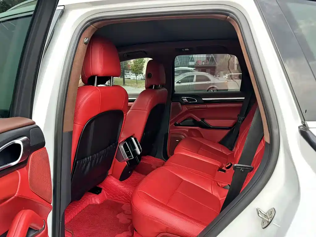 Porsche Cayenne — миниатюра 12